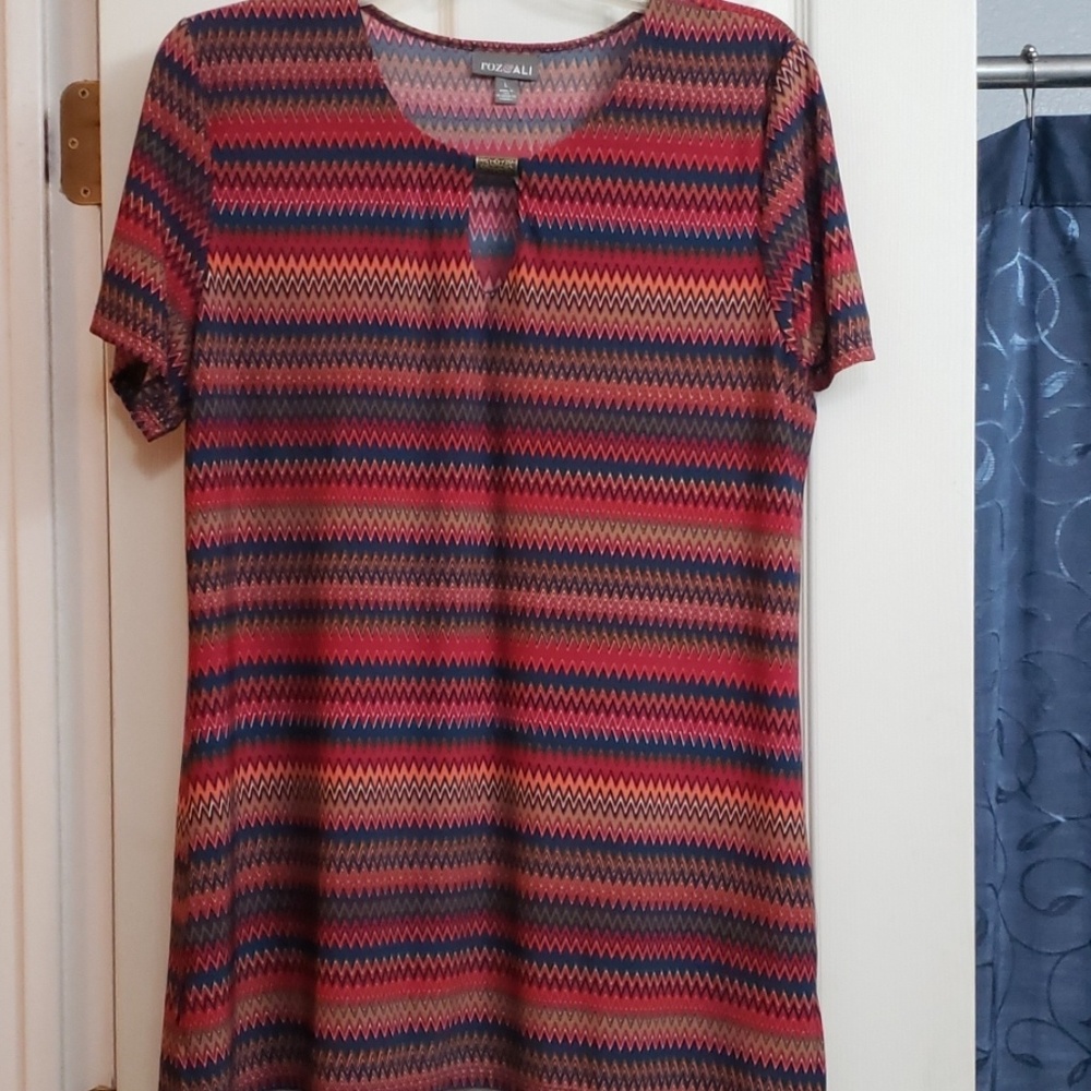 NWT Roz & Ali short sleeve keyhole blouse